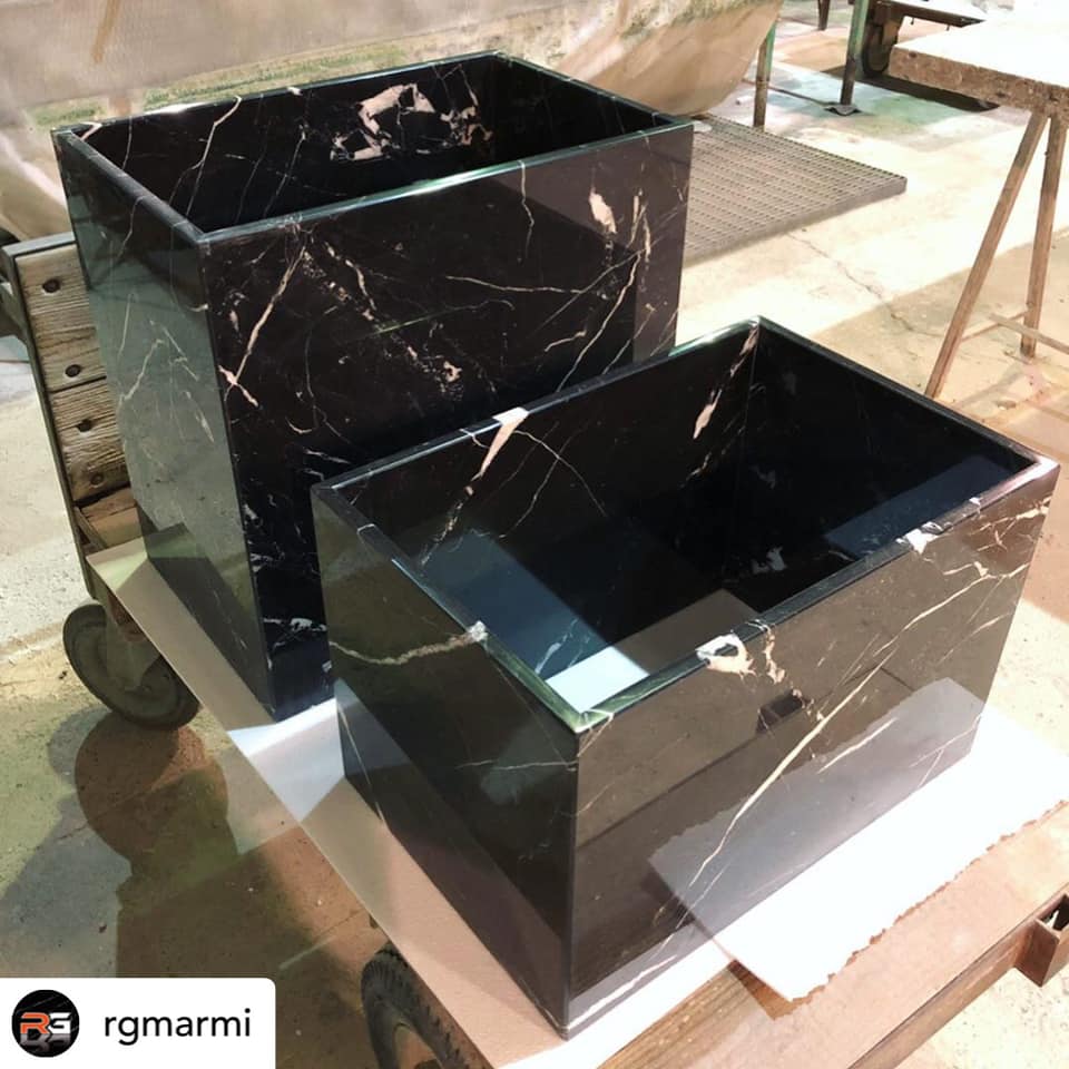 Arredamento in marmo nero marquina