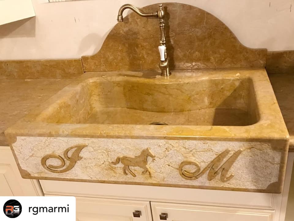 Cucina in giallo reale