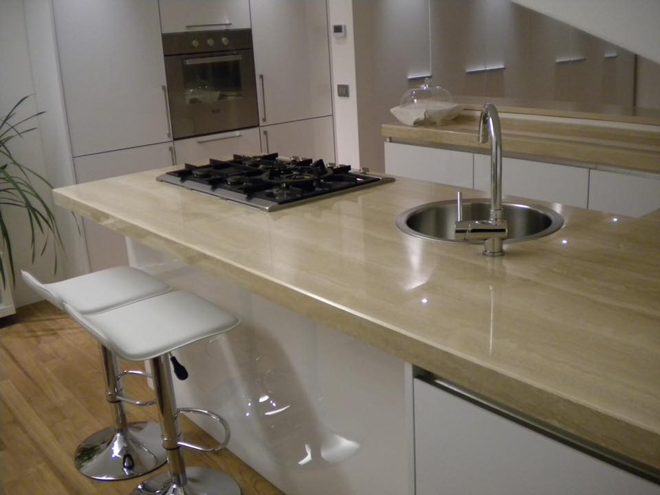 Top cucina in travertino classico 1