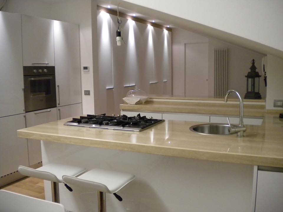 Top cucina in travertino classico 2