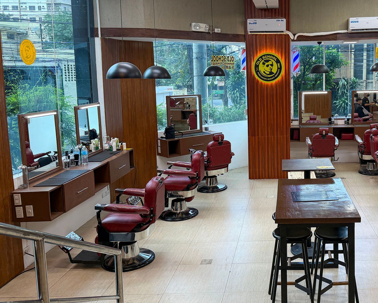 Friends enjoying dinner and conversations at Blu Fox Bistro in affordable Makati hotel Y2 Residence