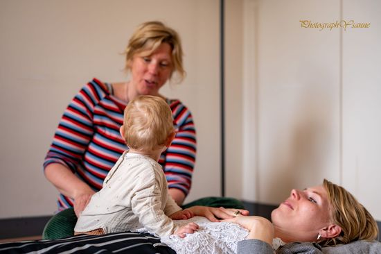 Martine in de kloostertuin. 