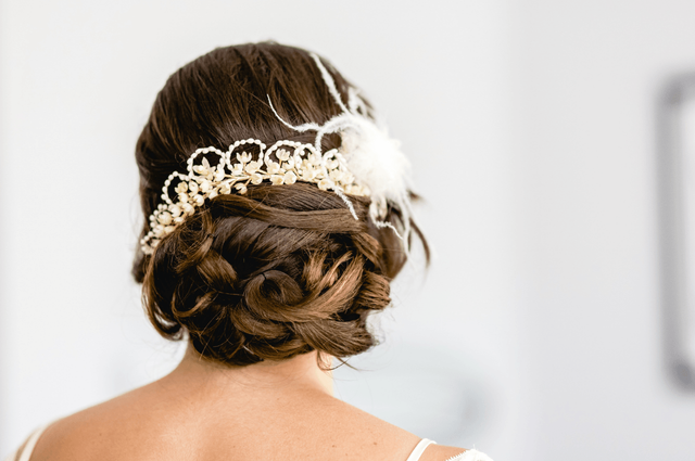 Hairstyles and bridal makeup for a classic wedding