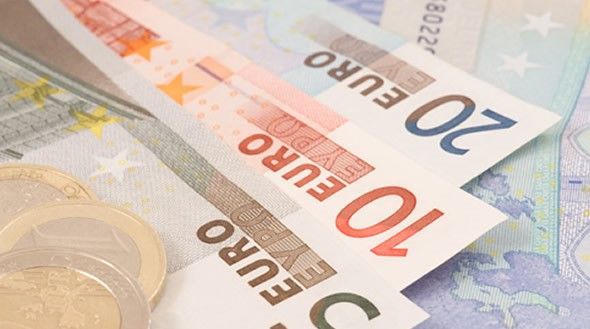 Euro banknotes and coins, including 5, 10 and 20 Euro bills.