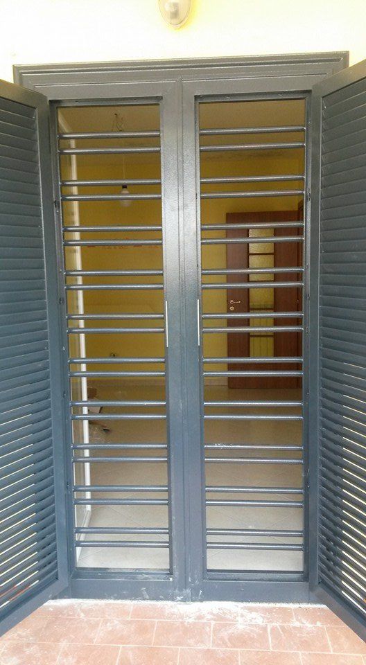 grata installata su ingresso