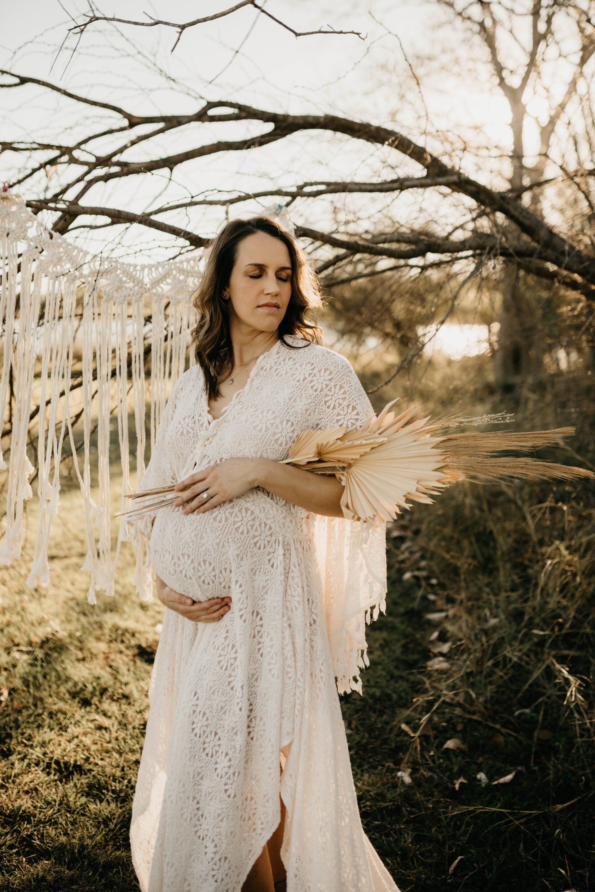 Maternity Boho Photoshoot in San Antonio, Emily was so down to earth with any idea I had she was just rolling with them and I swear it felt so organic and I mean look at her 