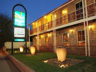 this is the picture of the front of the Quality Inn Colonial