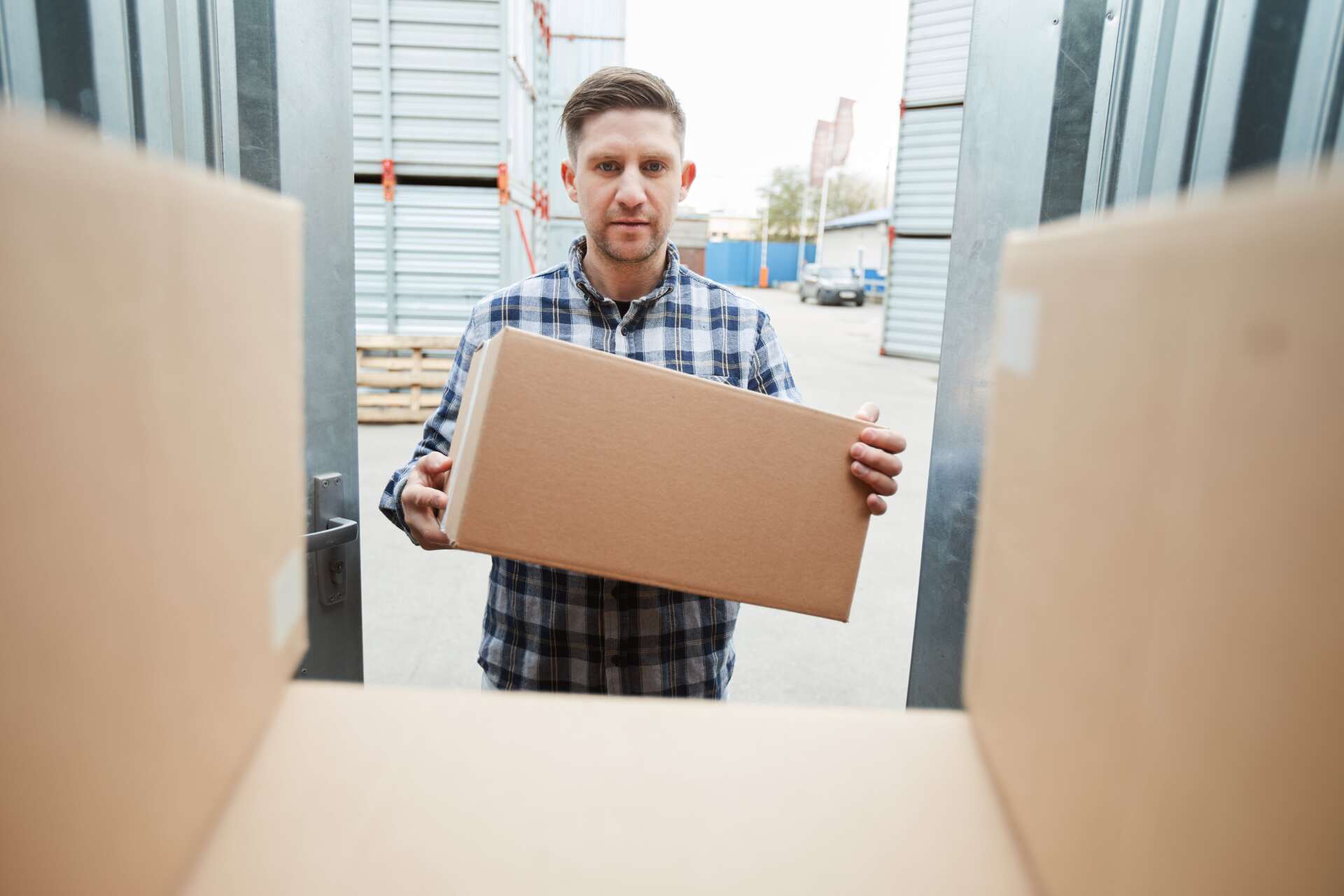 When to Hire a Mover for Loading and Unloading | CT Moving and Storage