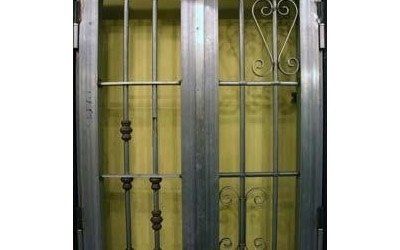 Grata di sicurezza per finestra in grigio