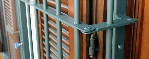 Grata apribile a battente