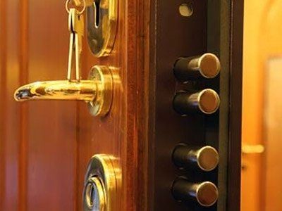 Porta blindata con serratura antieffrazione