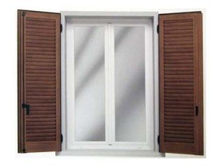 Infisso con persiane in legno