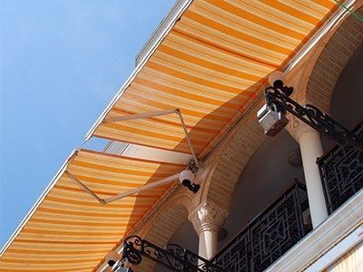 Tende da sole a bracci motorizzati