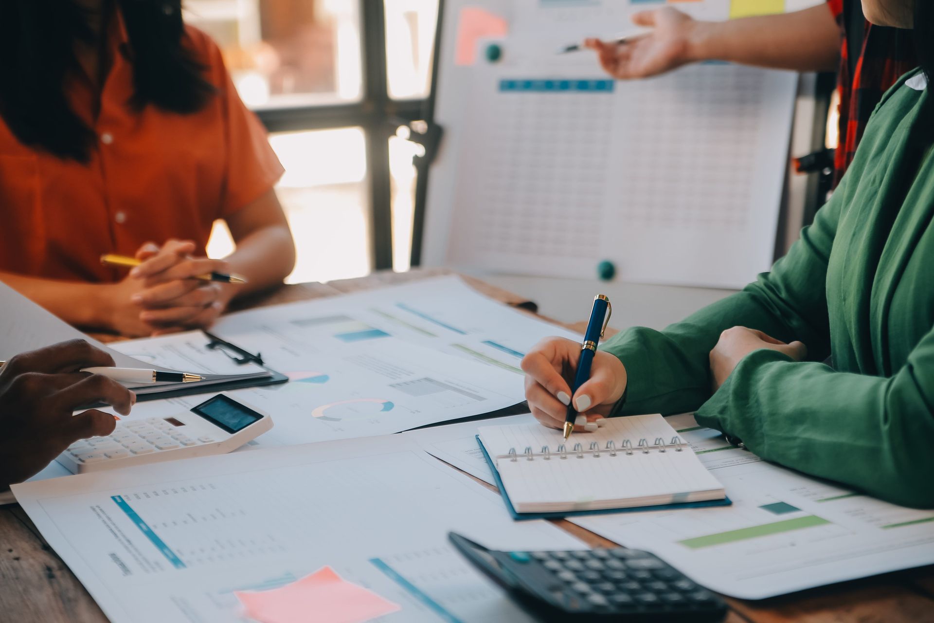 The marketing team is analysing Google Ads and social media ad strategy for better ROI 