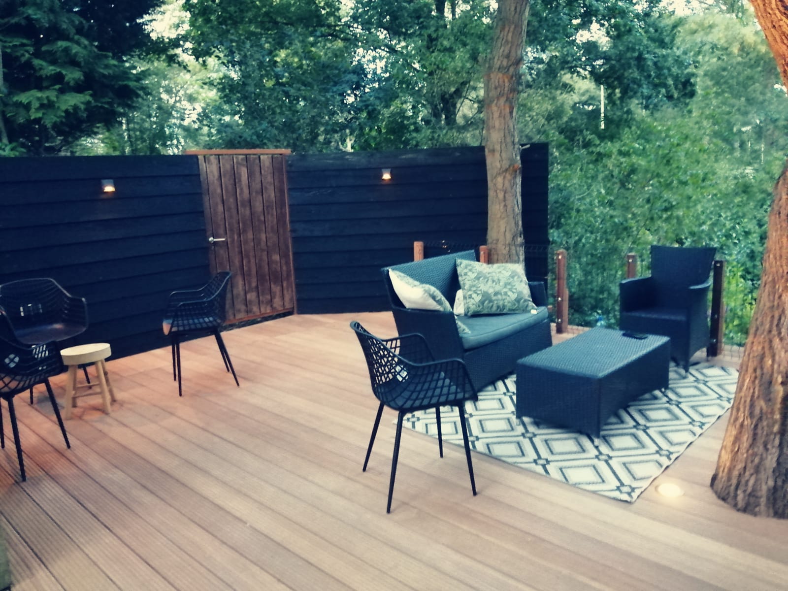 terras,water,schutting,vlonder,verlichting,boom,hardhout