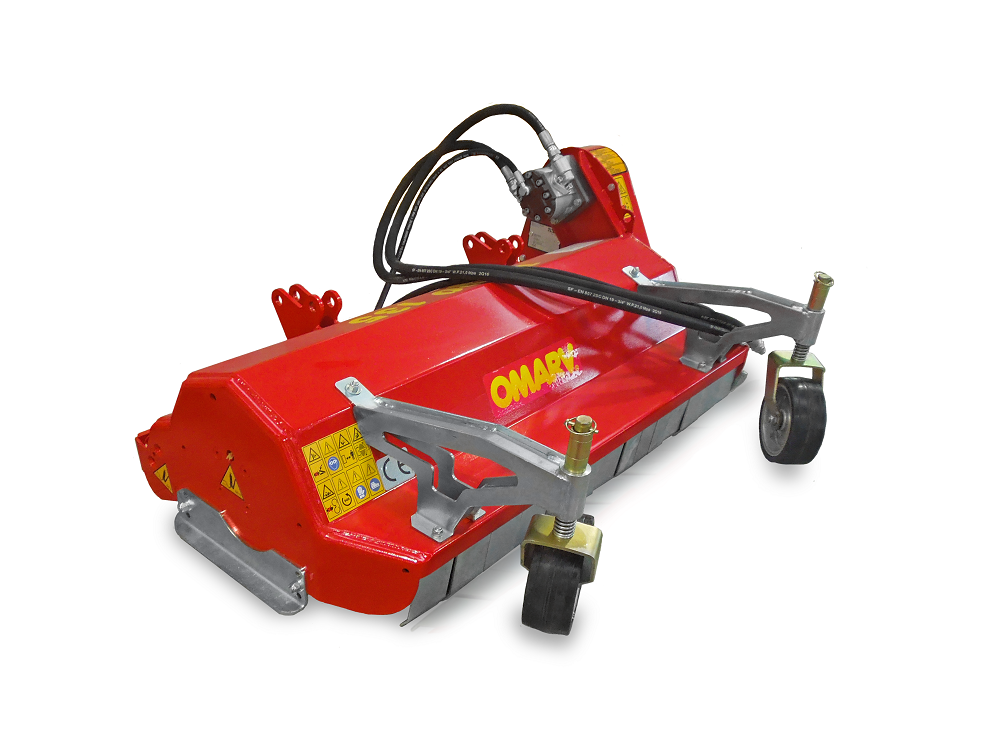 Ein rot-gelber Rasenmäher mit Rädern auf weißem Hintergrund.