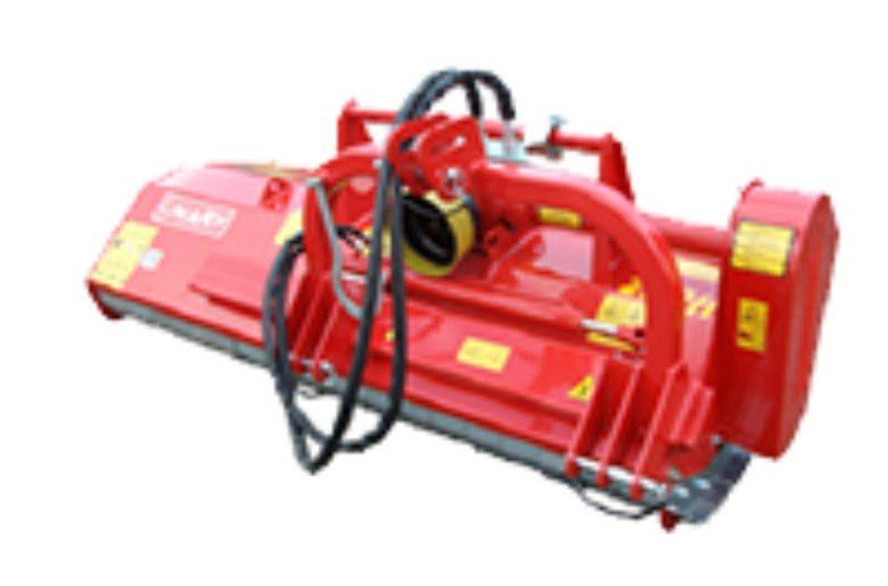 Eine rote Maschine mit einem daran befestigten Schlauch auf weißem Hintergrund