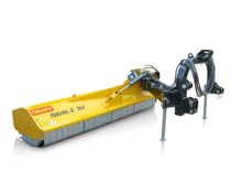 Eine gelb-graue Maschine steht auf einer weißen Oberfläche.