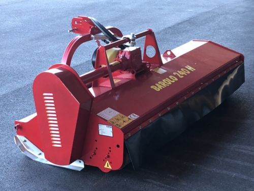 Eine rote Maschine mit dem Wort Barolo darauf