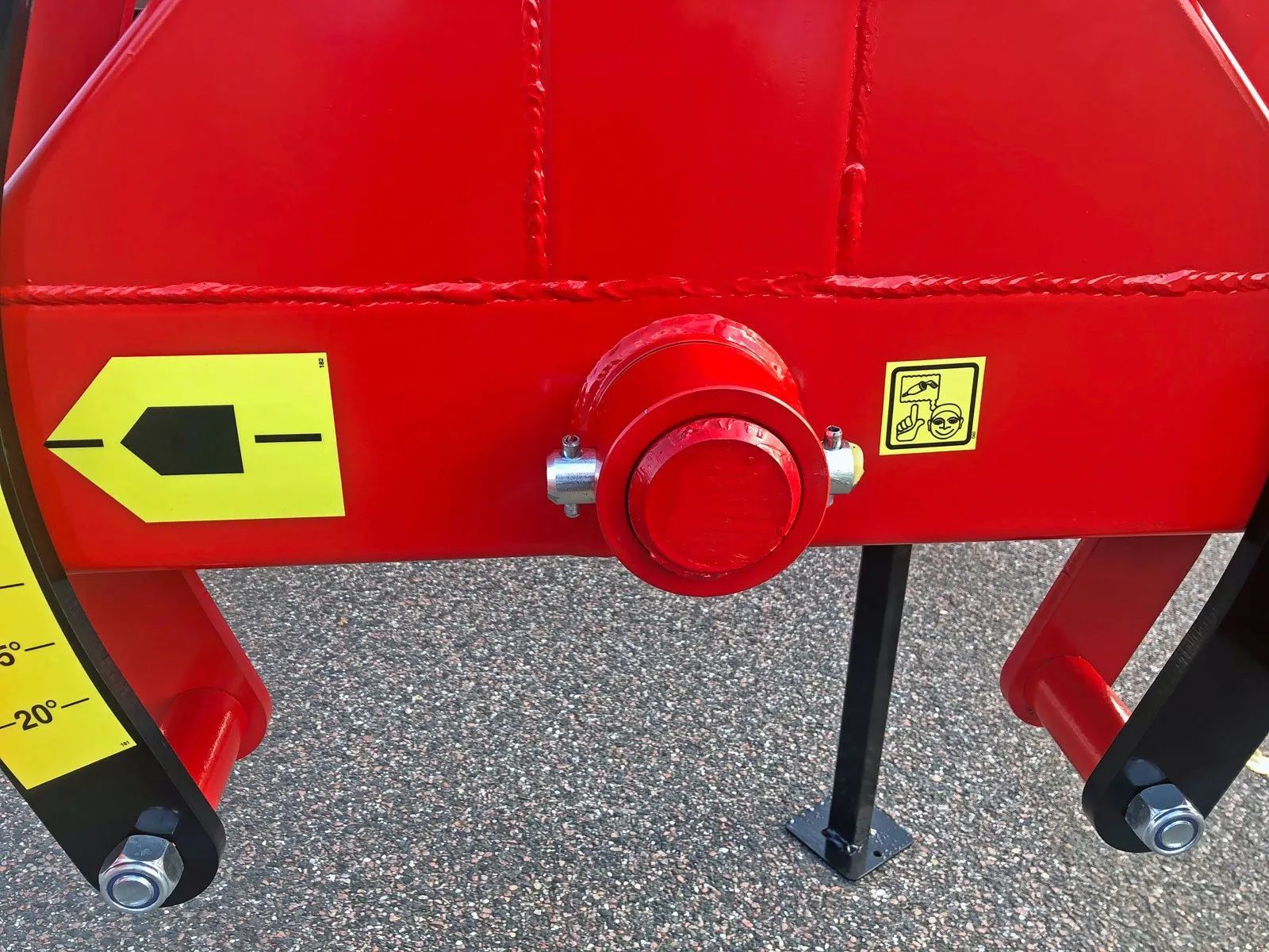 Ein rotes Objekt mit einem gelben Pfeil nach links