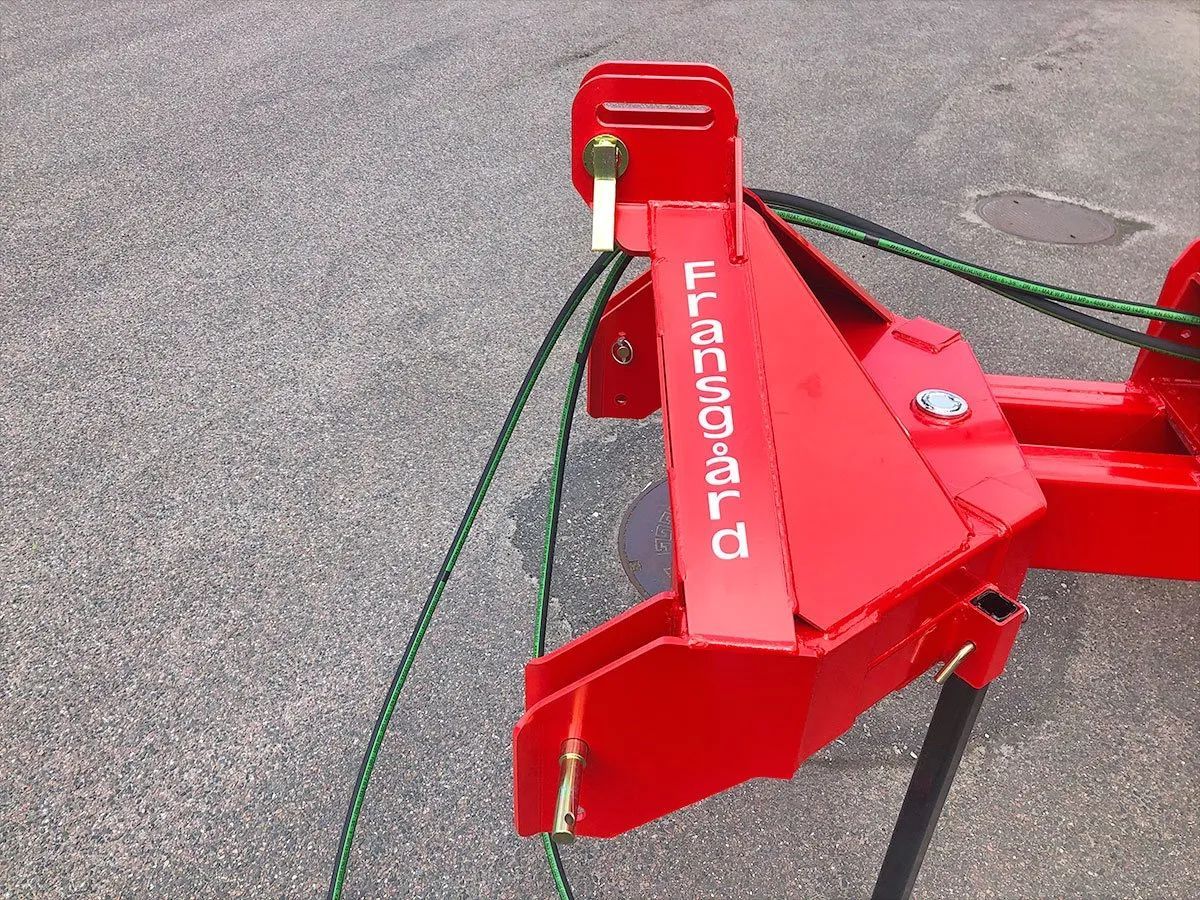 Ein rotes Gerät mit der Aufschrift „llmsfield“