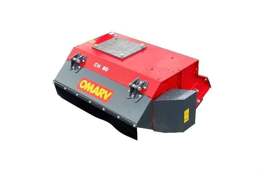 Eine rot-schwarze Maschine mit dem Wort „Omary“ darauf.