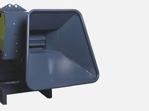 Ein großes graues Objekt liegt auf einer weißen Oberfläche.