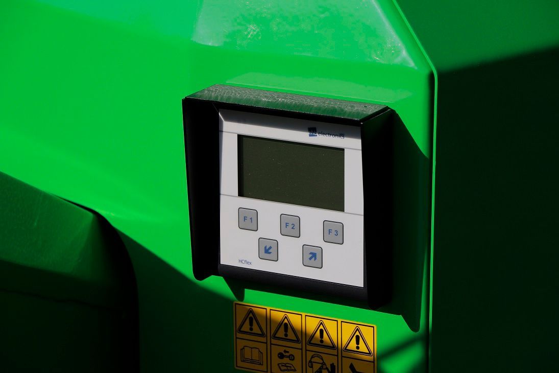 Eine grüne Maschine mit einer Digitalanzeige.