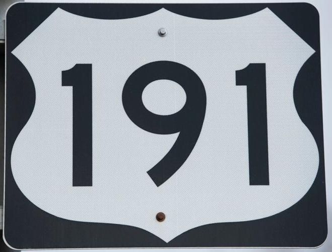 A black and white sign with the number 191 on it