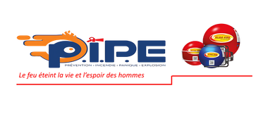 Logo d'un jeu appelé PIPE avec un design bleu et orange, ainsi que des icônes de casque de football en rouge et bleu.