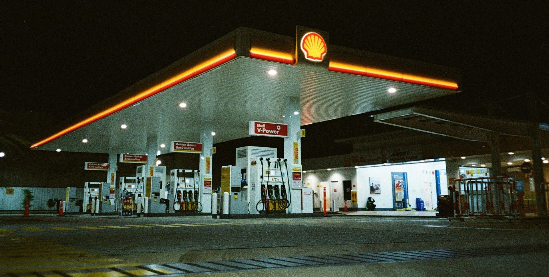 A shell gas station is lit up at night