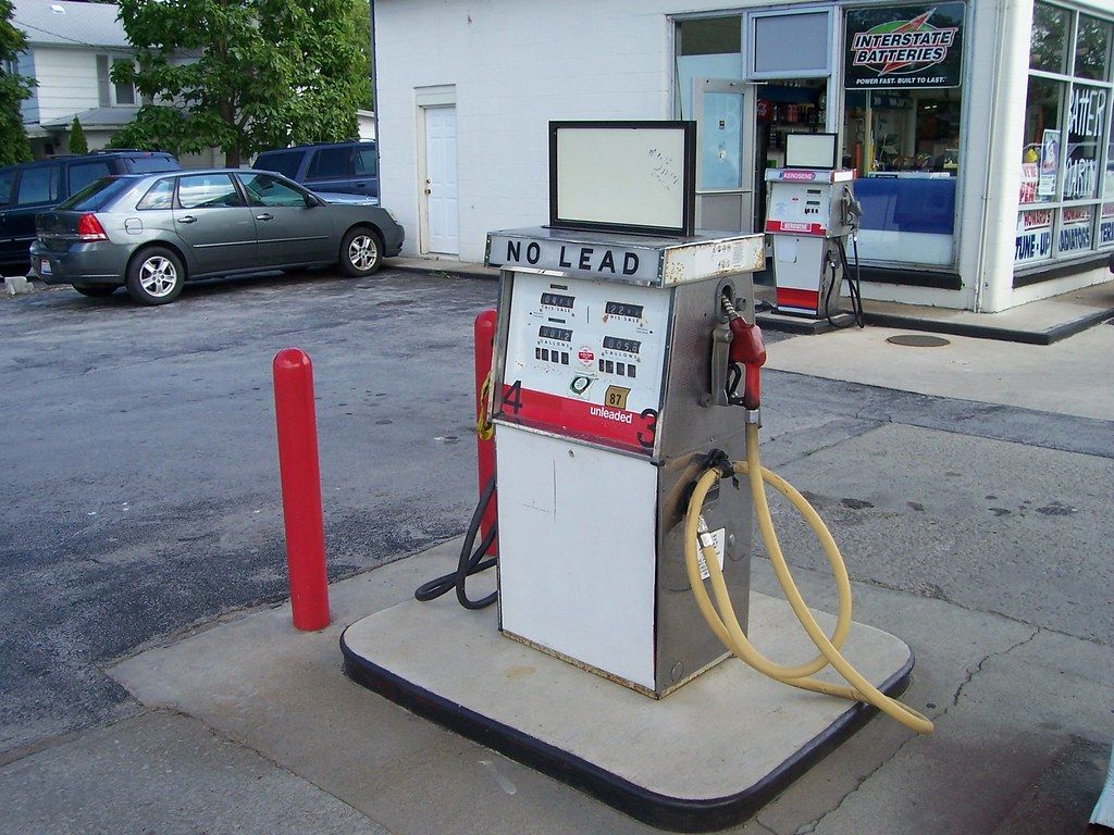 A gas pump that says no lead on it