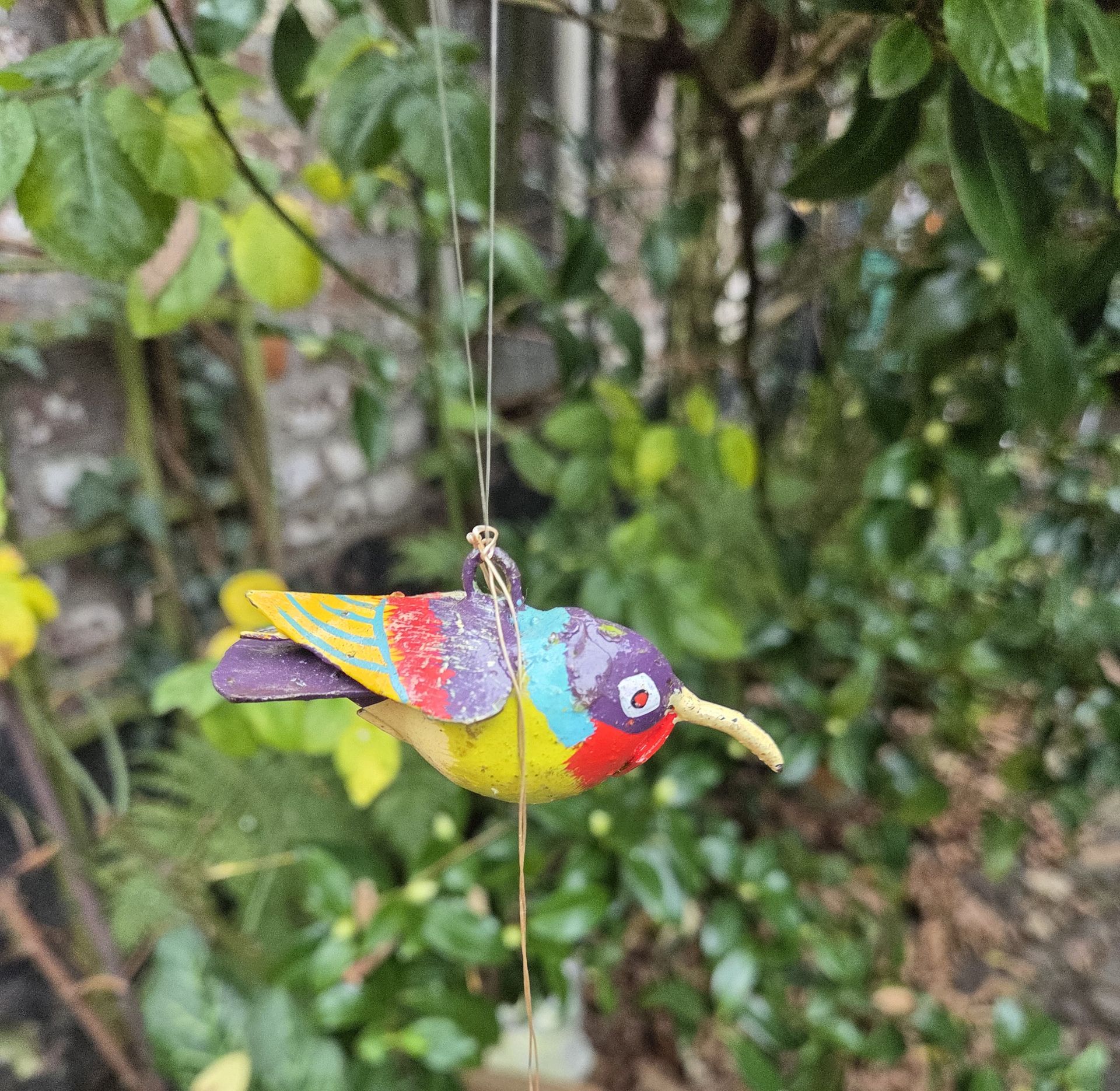 KOLIBRI - STREETART - FAIRTRADE - HANDMADE - VLEUGELS DICHT