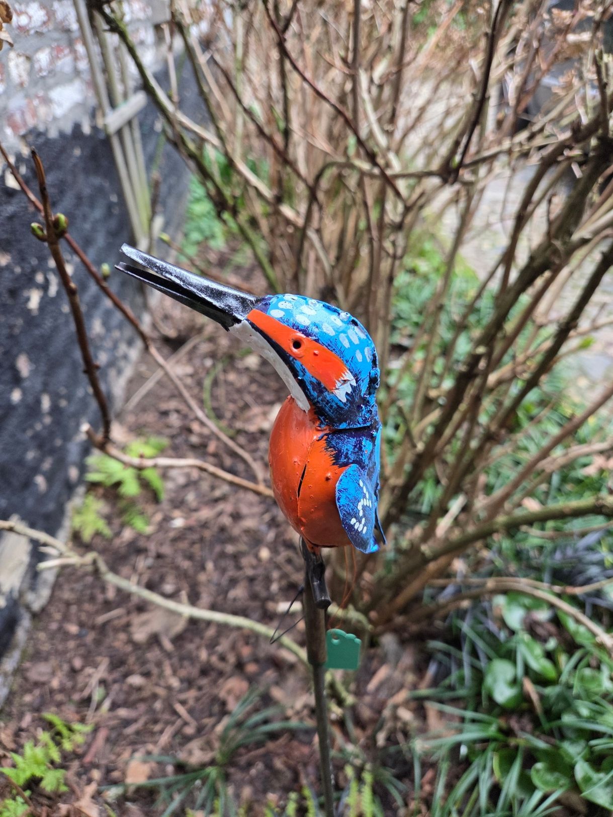 IJSVOGELTJE OP STEKER - STREETART - HANDMADE - FAIRTRADE - VOORUIT KIJKEND