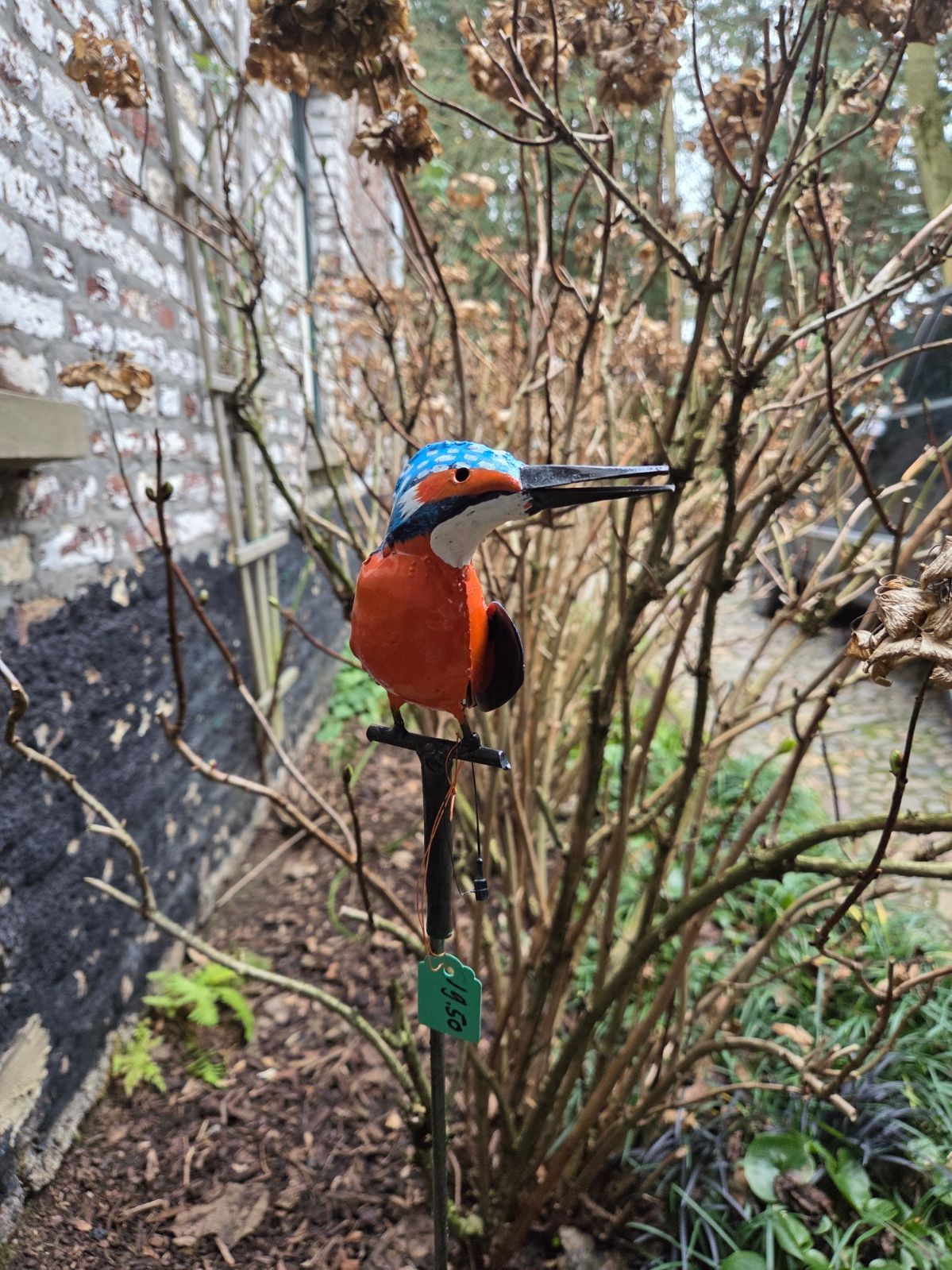 IJSVOGELTJE OP STEKER - STREETART - HANDMADE - FAIRTRADE - KIJKEND NAAR ZIJKANT