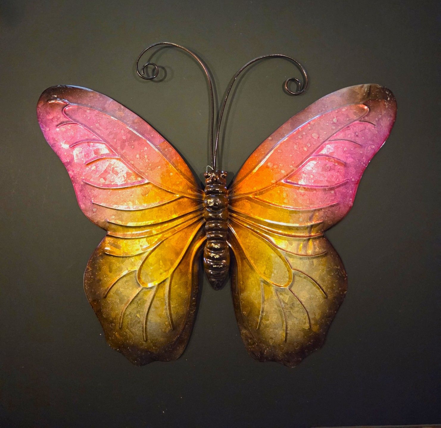 VLINDER - METAAL - WAND DECORATIE - ROZE