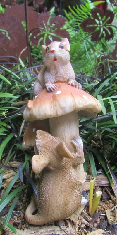 MUISJES OP PADDENSTOEL - FARMWOOD