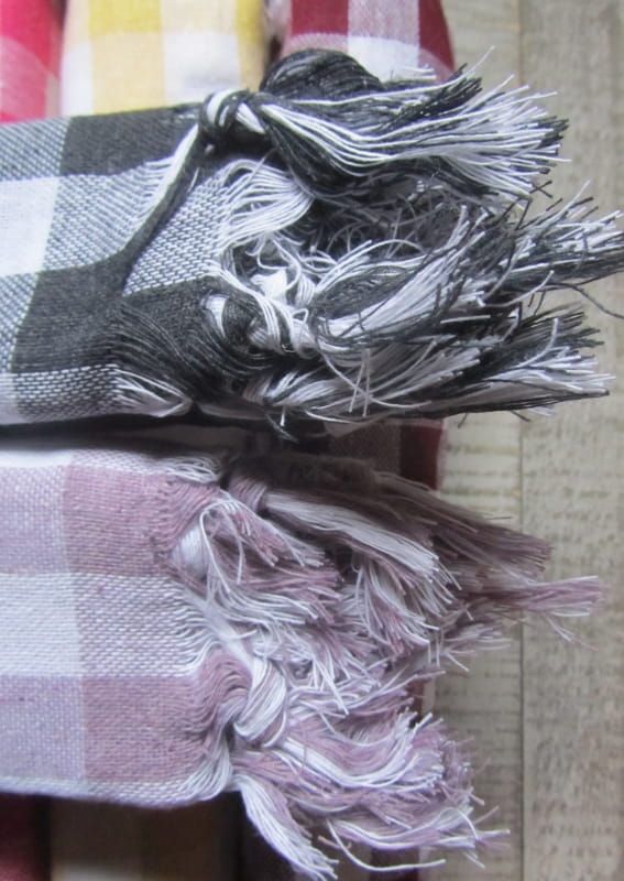 TAFEL KLEED 140 x140 CM DONKERROOD