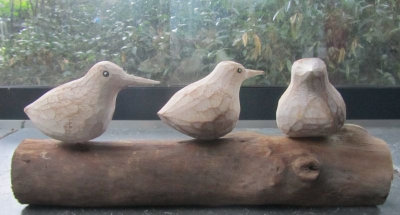 HOUTEN VOGELS OP EEN DIKKE TAK - HAND MADE