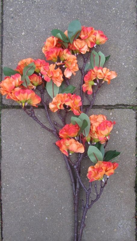 ORANJE KUNST BLOEMEN TAKKEN