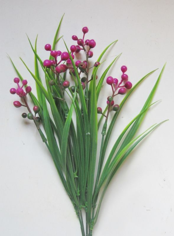 BOSJE GRAS - KUNST - MET GEKLEURDE BOLLETJES BLOEI - CYCLAAM ROZE