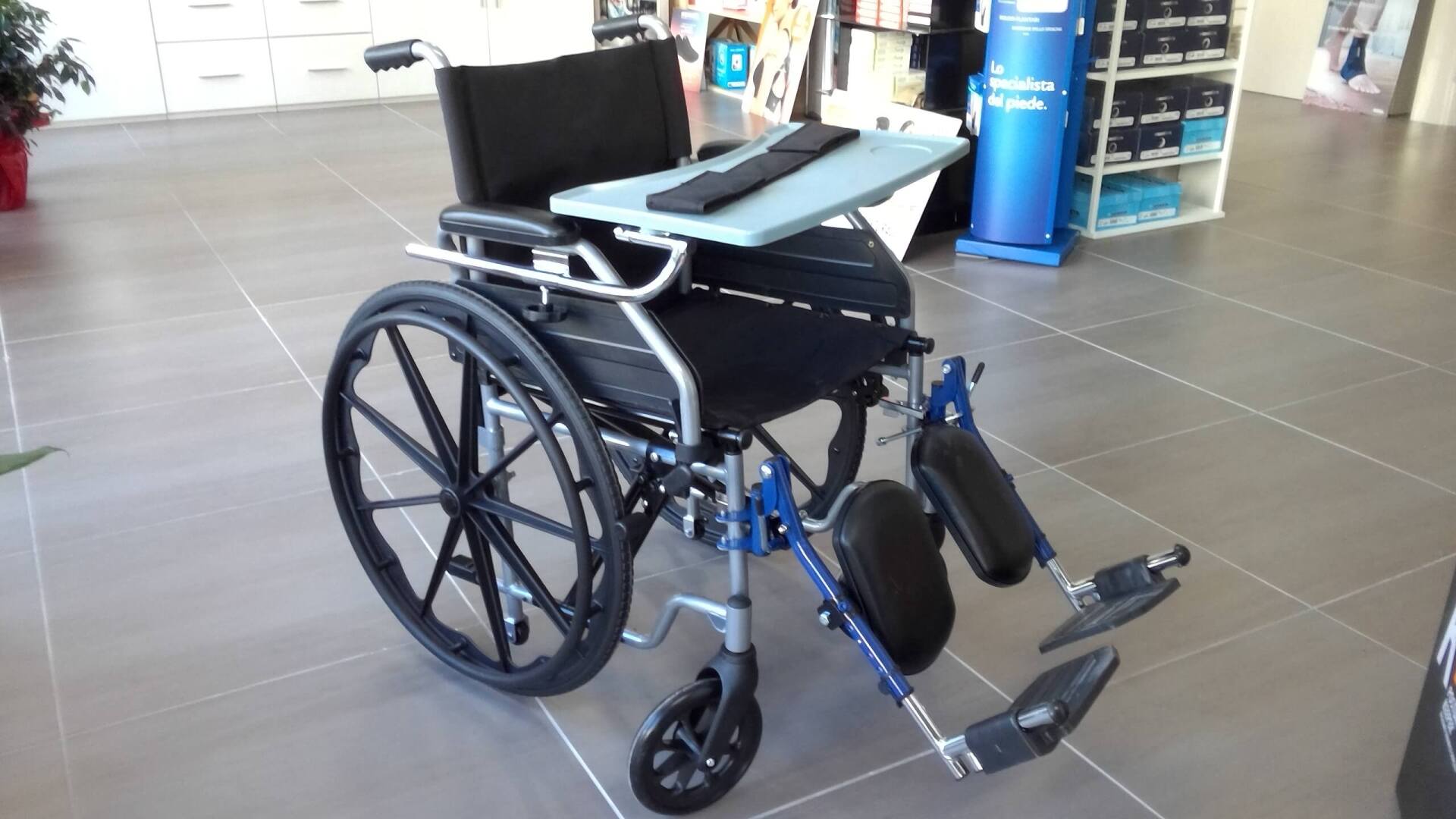 Sedia a rotelle design moderno