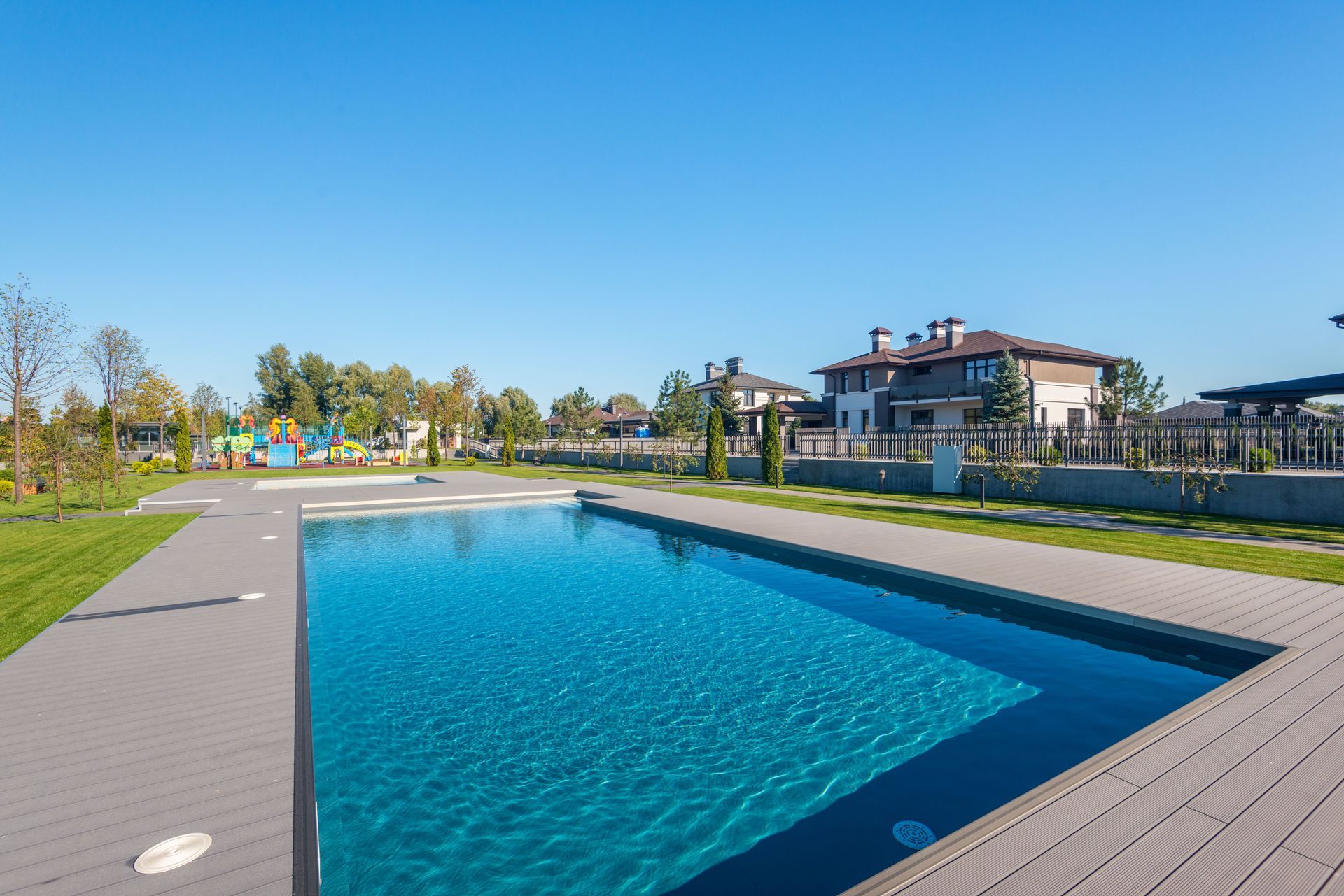 Professional swimming pool cleaning in Bensalem for clear water
