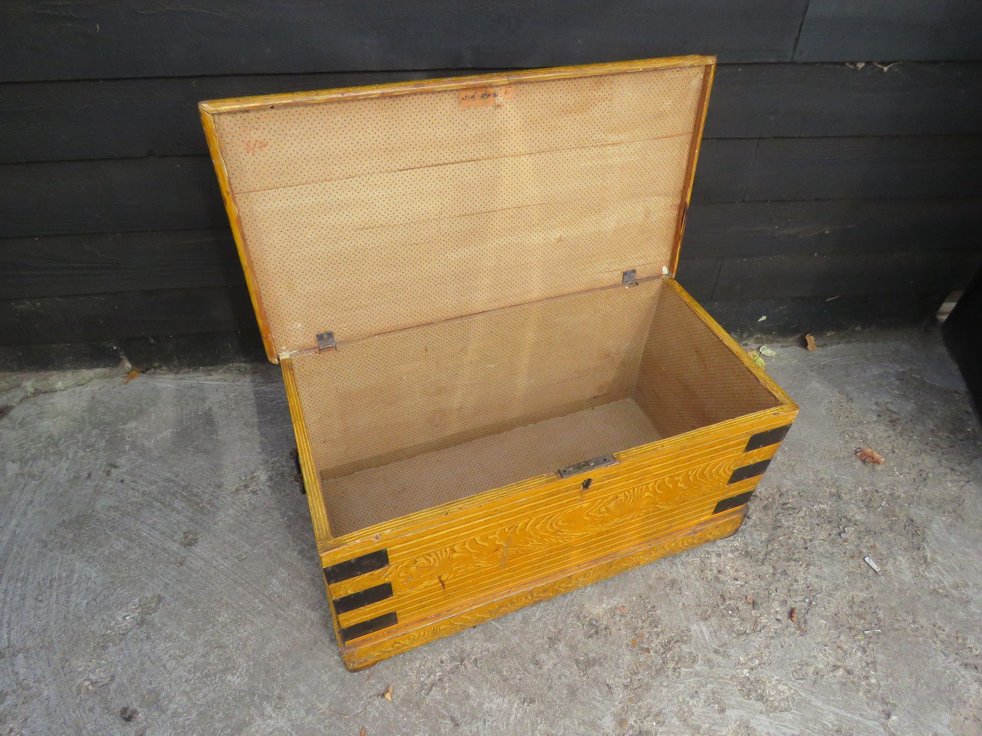 Foldable dining table 1