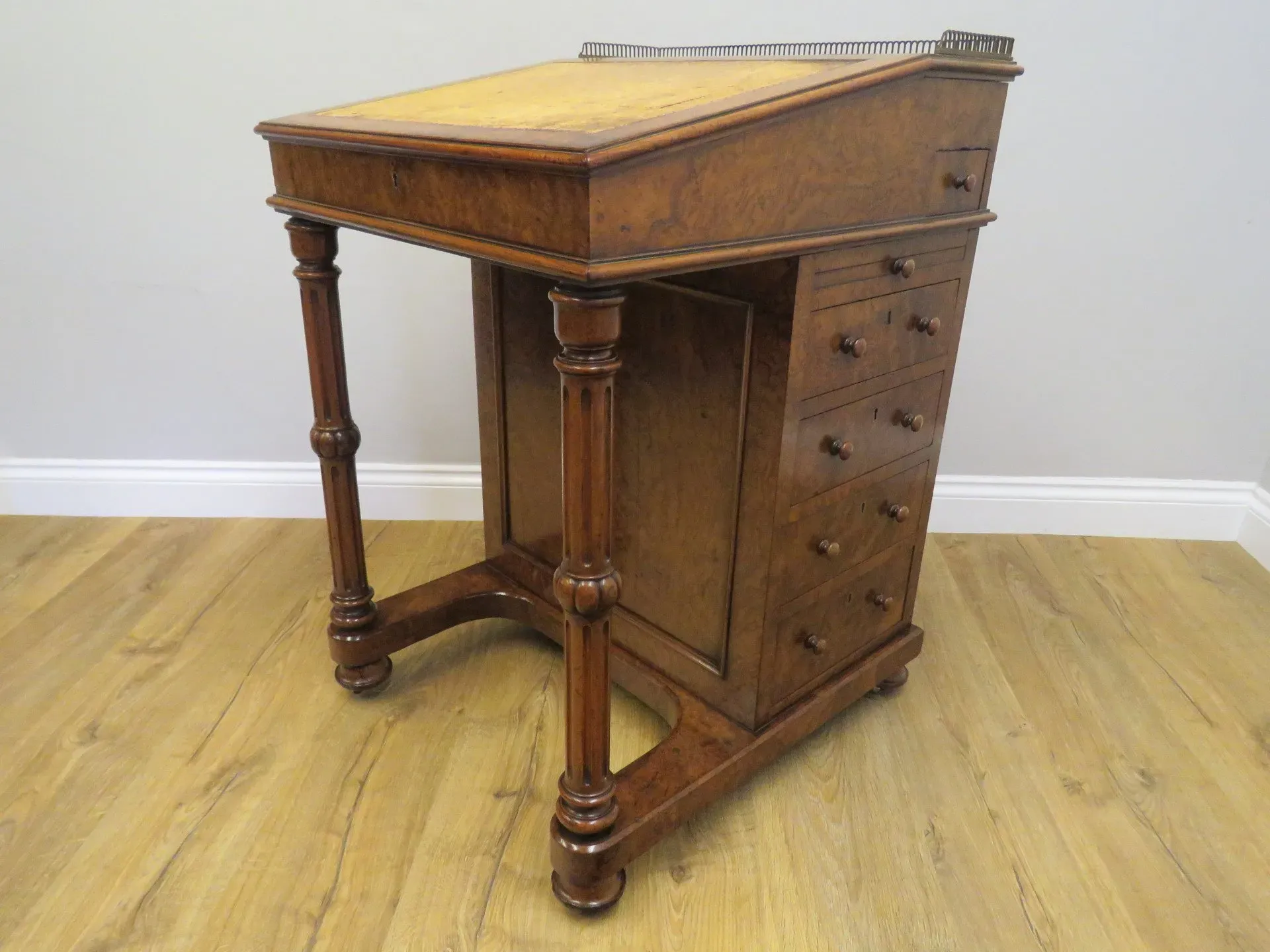 Wooden desk with drawers 4