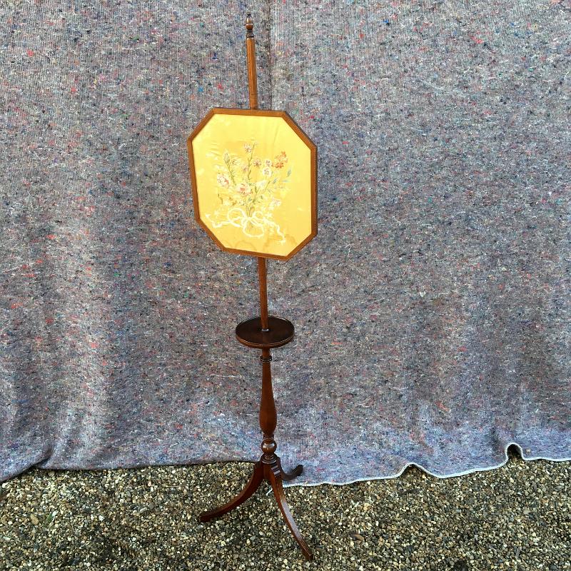 A late George III mahogany 2 tier whatnot. 17.5