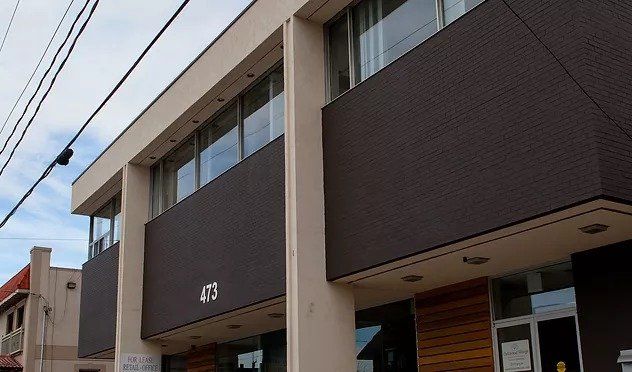 A large building with the number 475 on the side of it