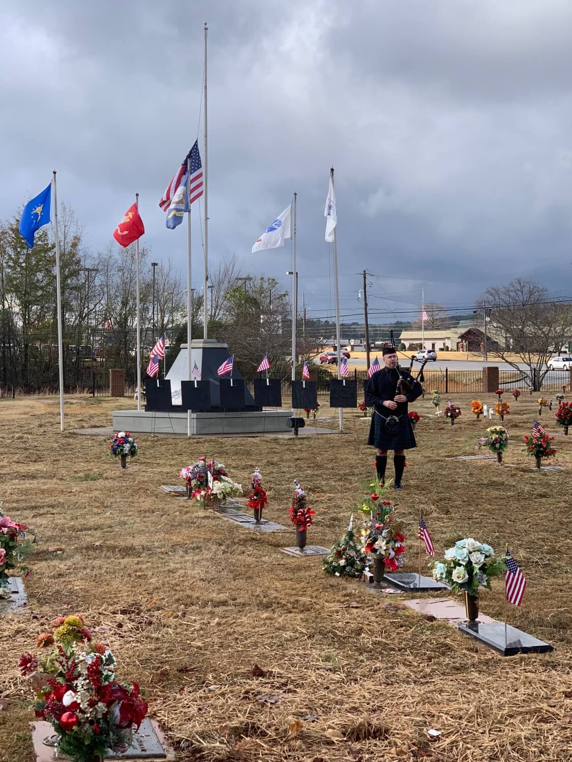 Jefferson Memorial Cemetery with United States Flag