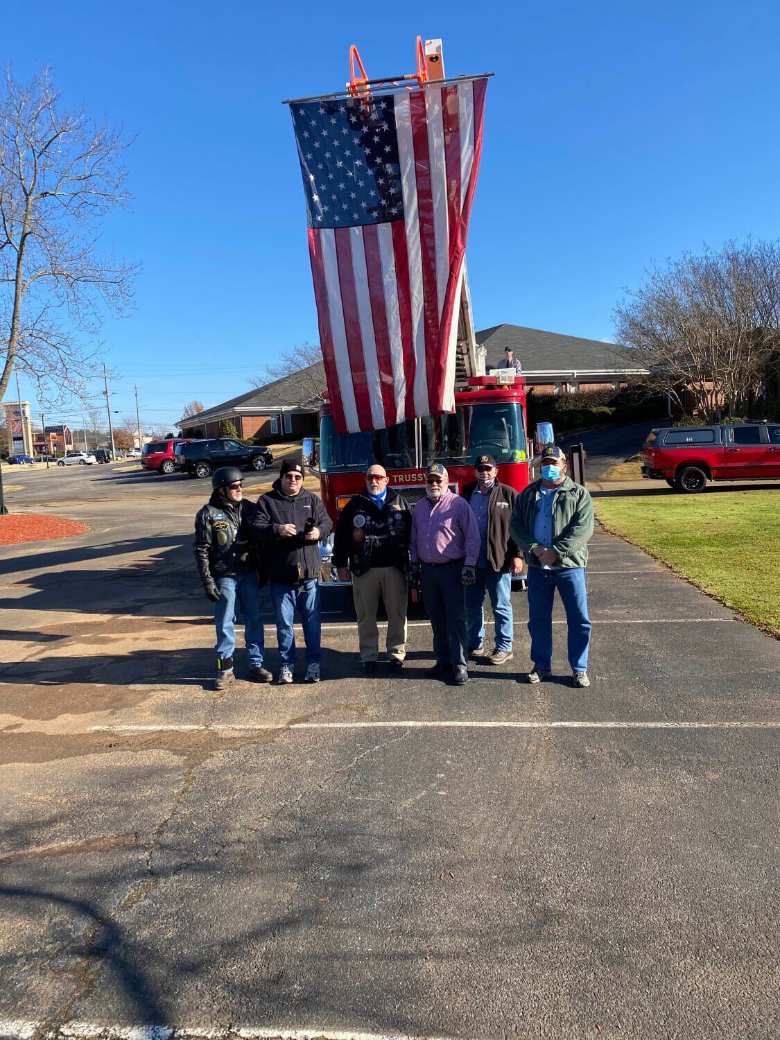 Jefferson Memorial Gardens Men Standing Below United States Flag
