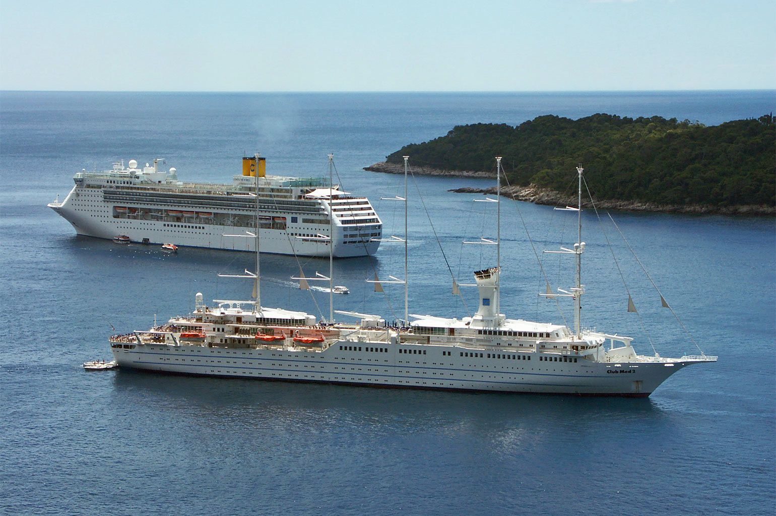 Club Med 2 e nave Costa